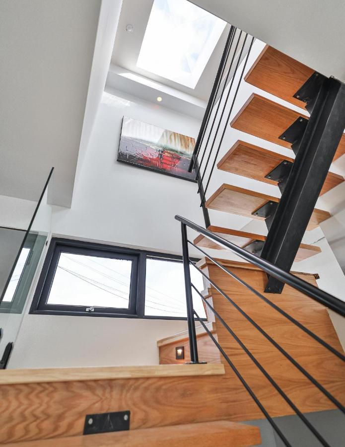 New Modern 1400 Sq Ft Coach House Near Everything Торонто Екстериор снимка