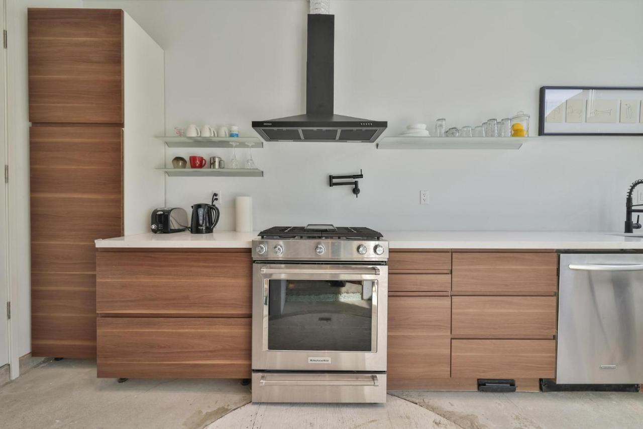New Modern 1400 Sq Ft Coach House Near Everything Торонто Екстериор снимка