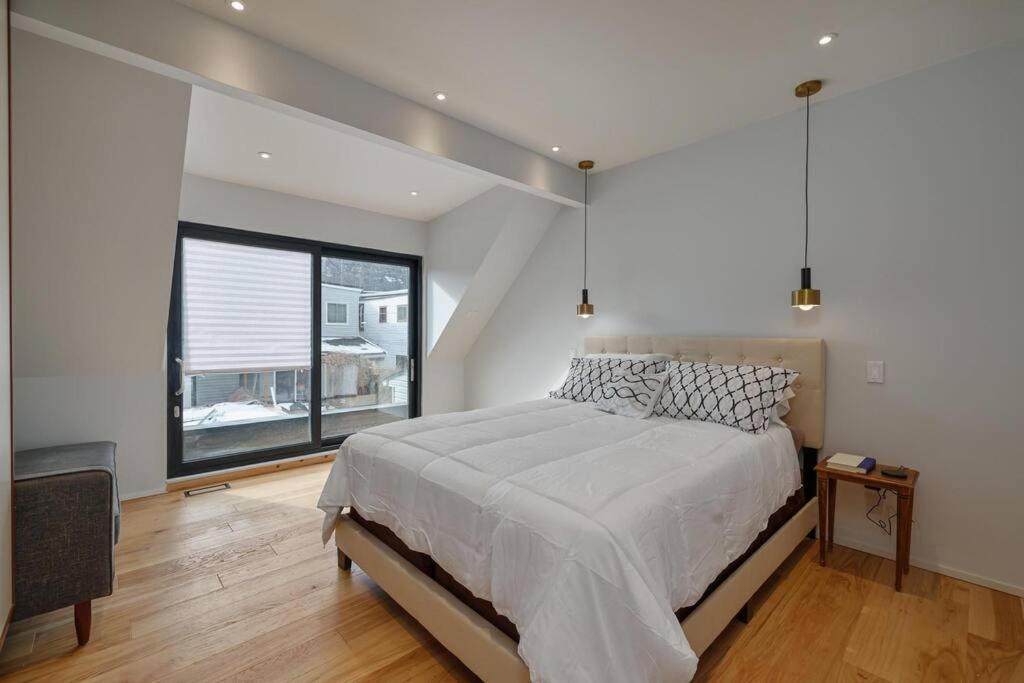 New Modern 1400 Sq Ft Coach House Near Everything Торонто Екстериор снимка
