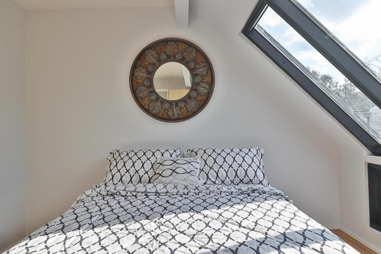 New Modern 1400 Sq Ft Coach House Near Everything Торонто Екстериор снимка