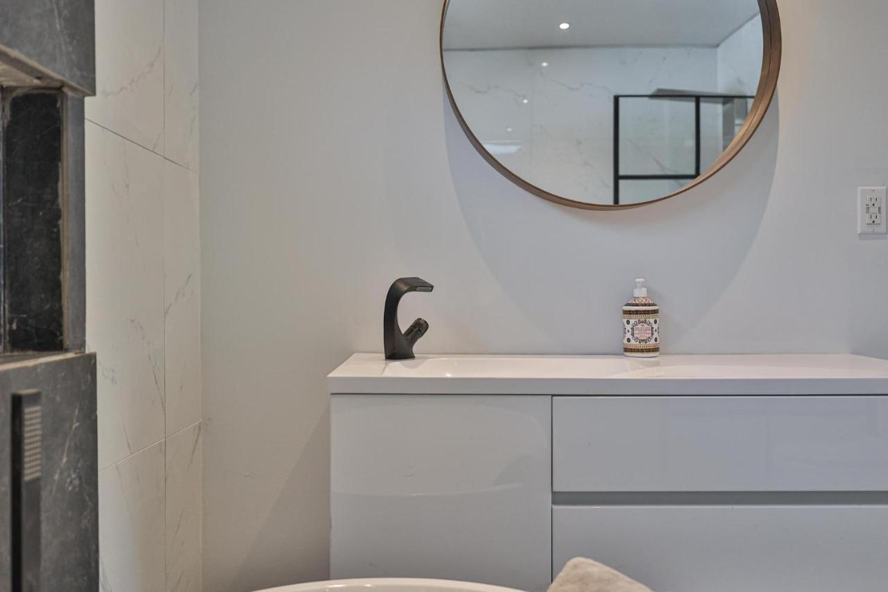 New Modern 1400 Sq Ft Coach House Near Everything Торонто Екстериор снимка