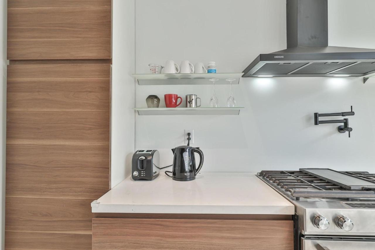 New Modern 1400 Sq Ft Coach House Near Everything Торонто Екстериор снимка