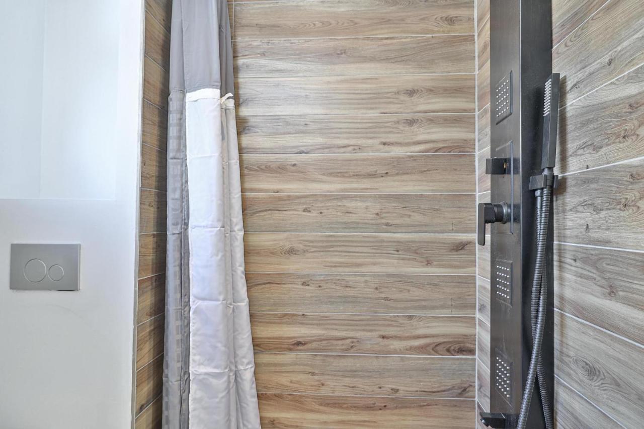 New Modern 1400 Sq Ft Coach House Near Everything Торонто Екстериор снимка