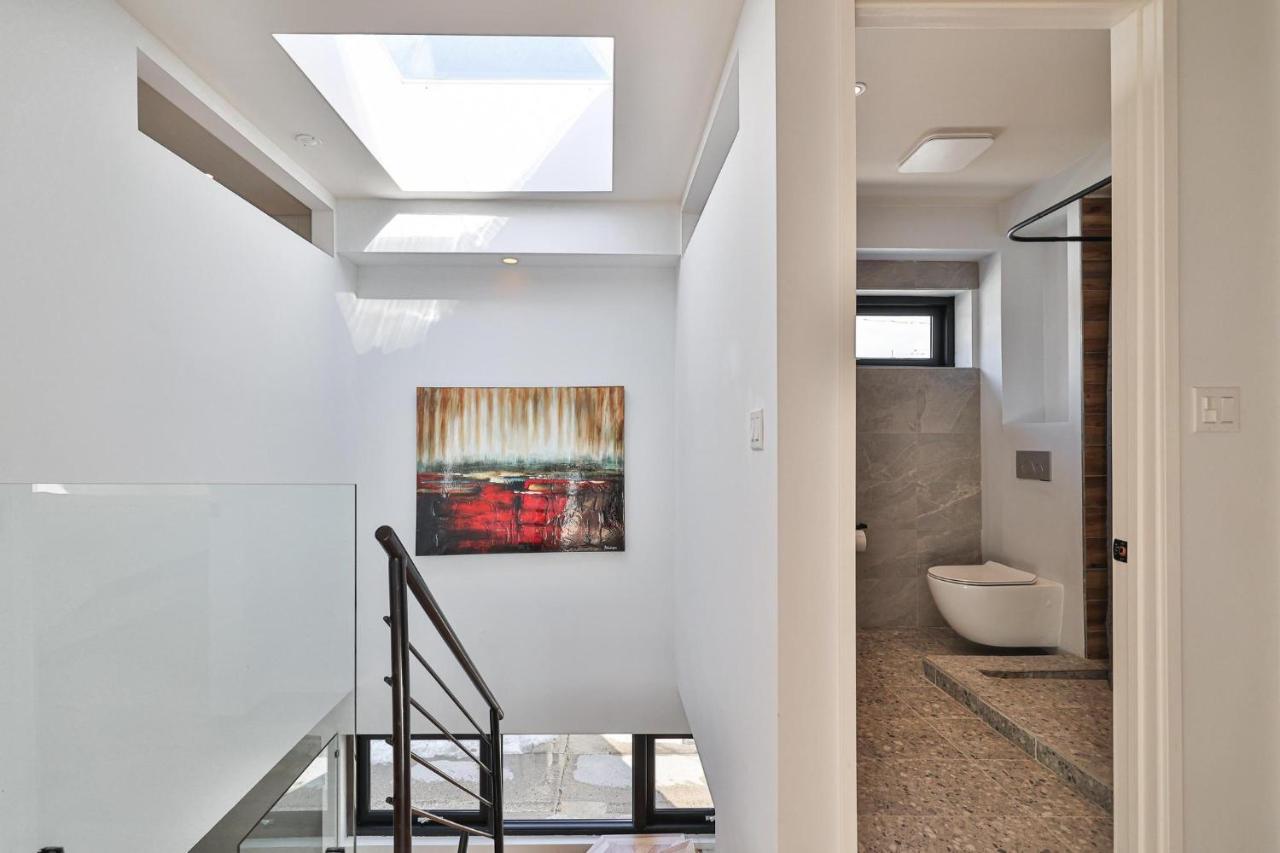 New Modern 1400 Sq Ft Coach House Near Everything Торонто Екстериор снимка