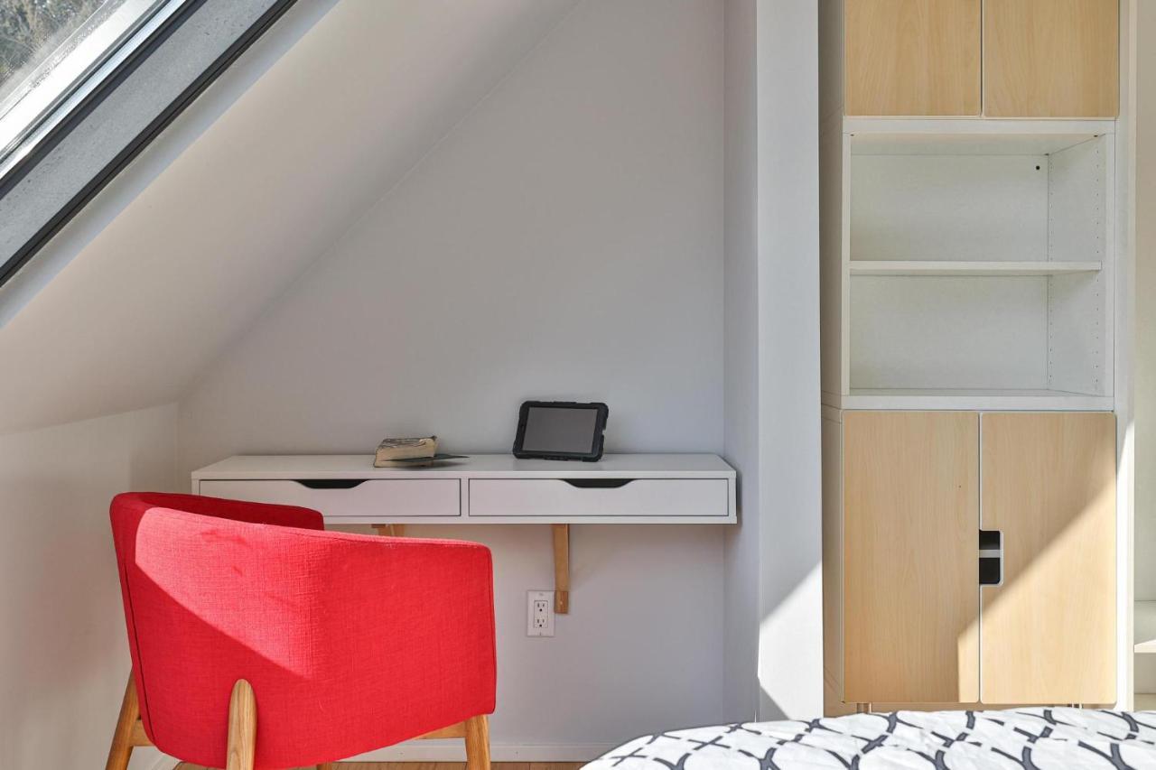 New Modern 1400 Sq Ft Coach House Near Everything Торонто Екстериор снимка