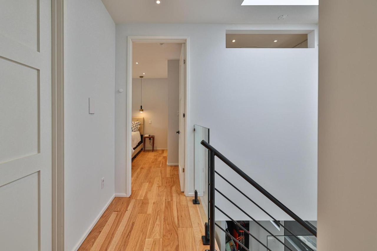 New Modern 1400 Sq Ft Coach House Near Everything Торонто Екстериор снимка